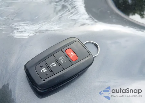 2019 Toyota Rav4 Xle Premium z USA, uszkodzony, nr VIN JTMA1RFV7KD037504